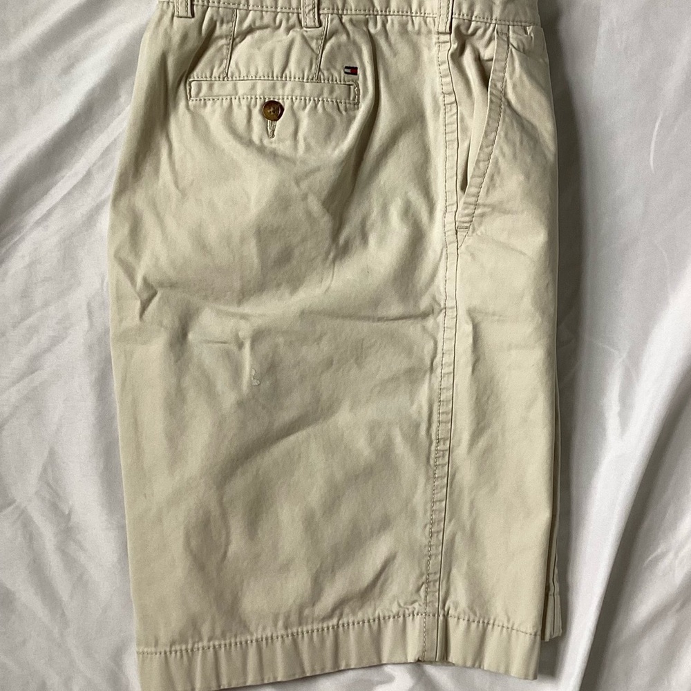 Tommy Hilfiger Men’s Khaki Cotton Shorts Size 38